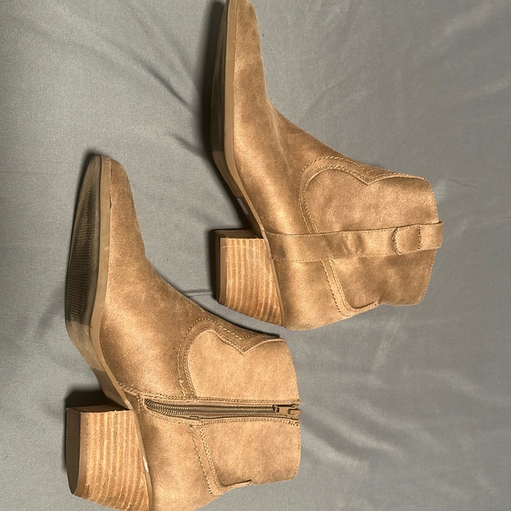 Faux brown boots worn once. Women’s size 9. 1 and a 1/2 inch heel.